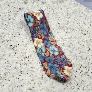 Oscar de la Renta couture Red and Blue Floral Tie 47x3.25